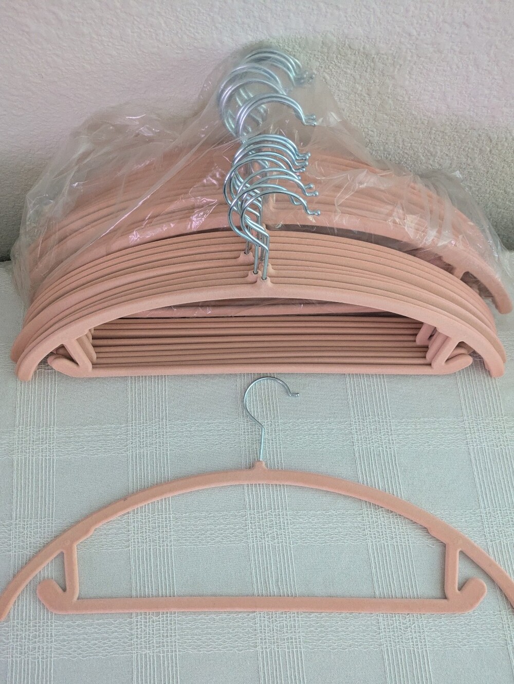 Quality Peach Velvet Slim Suit Hangers - 25 Pack - NEW NEVER USED!! Durable 🩷